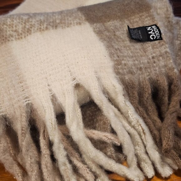 Steve Madden Winter Scarf - Picture 6 of 7